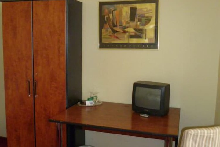 Room 12 of 37