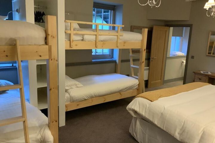 Room 9 of 32