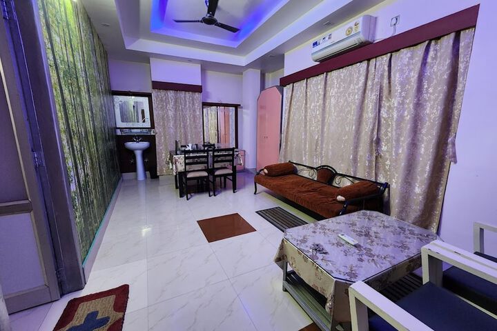 Room 5 of 17