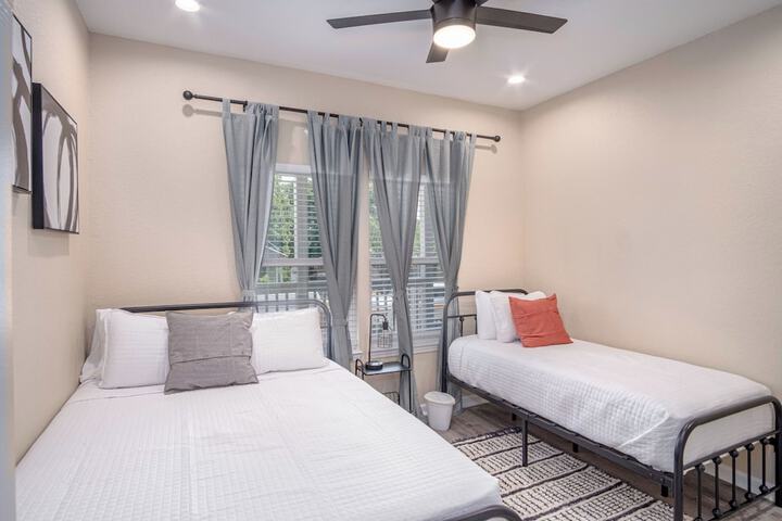 Room 8 of 34