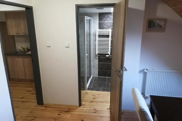 Room 3 of 28