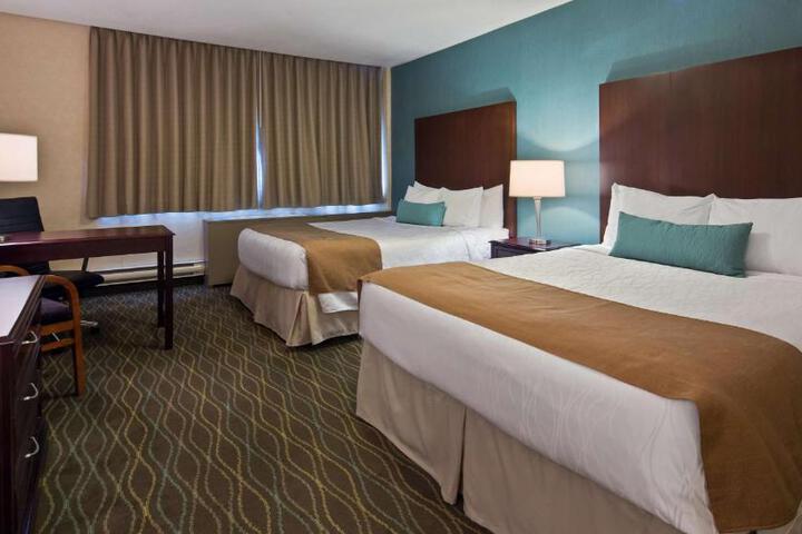 2 Queen Beds - Wireless High Speed Internet Hairdryer Coffee Maker Iron and Ironing Board Full Breakfast (9 of 9)