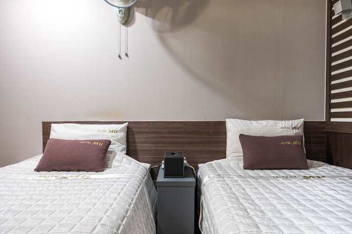 Room 15 of 34