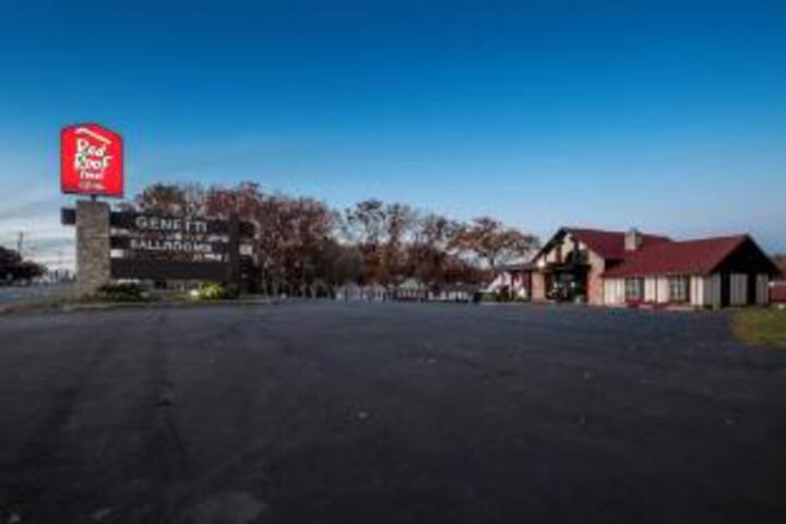 Hazleton Inn & Suites