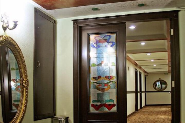 Ballroom/Hall 32 of 38