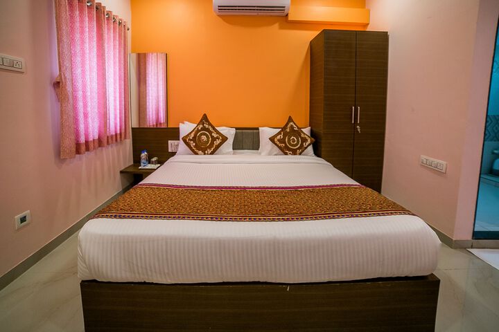 Room 10 of 18