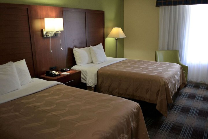 2 Double Beds (4 of 8)