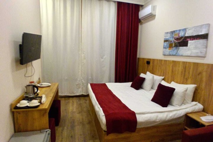 Room 8 of 19