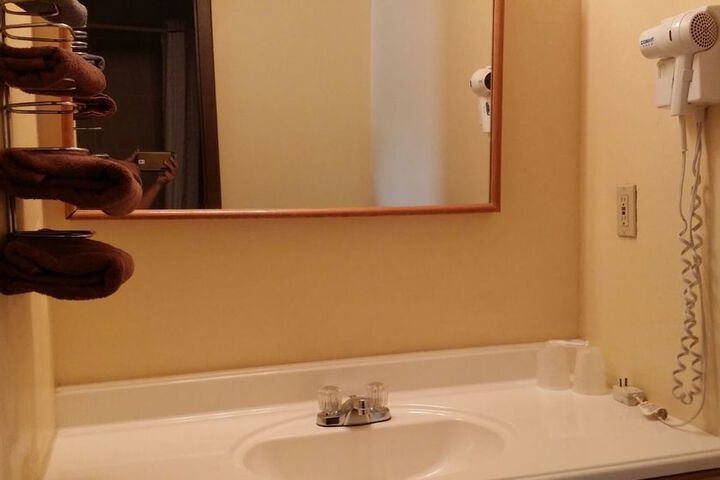 Room 6 of 8