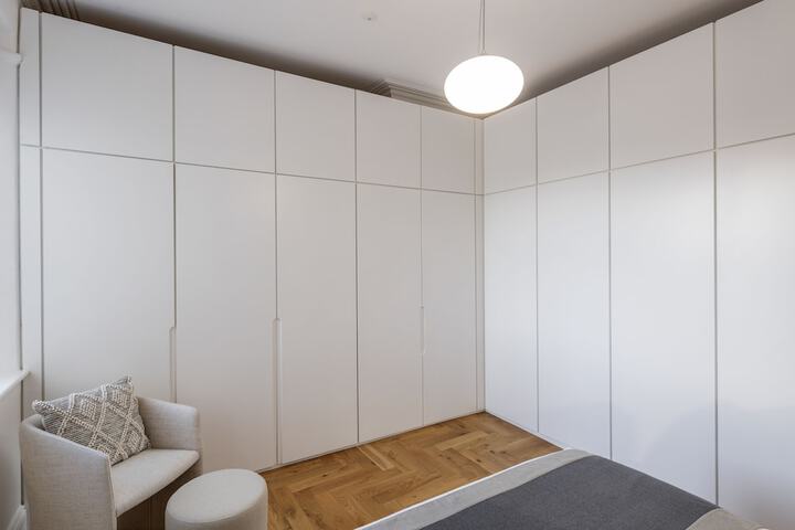 Room 30 of 107
