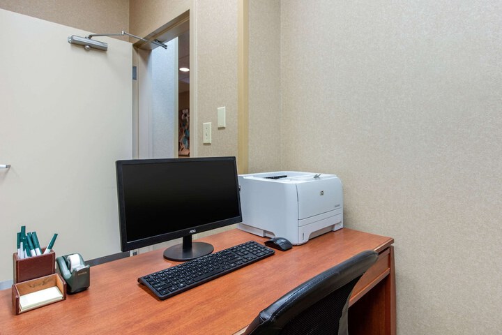Business Center 36 of 38