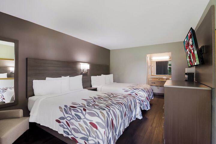 ADA Accessible Deluxe 2 Queen Beds with Roll in Shower (15 of 16)