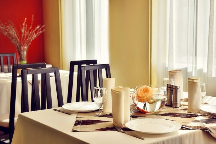 Dining 33 of 53
