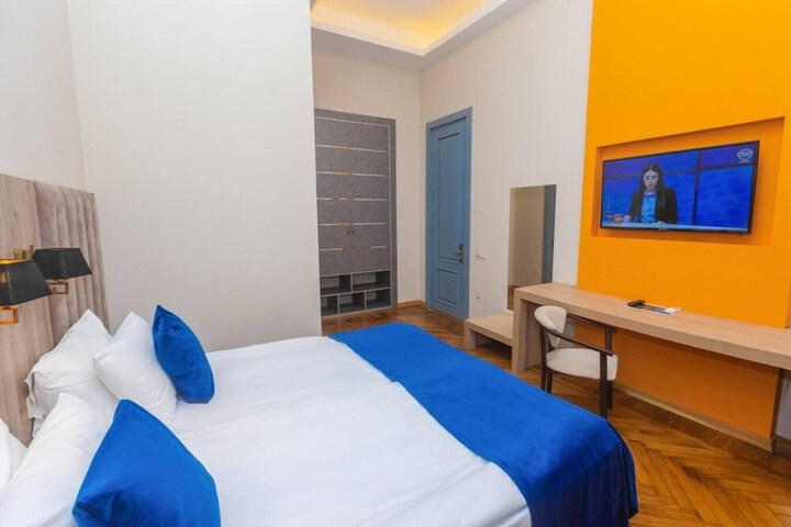 Room 8 of 21