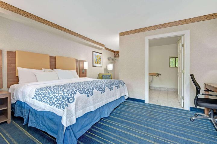 1 King Bed Mobility Accessible (2 of 8)