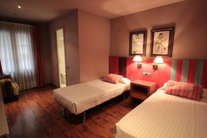 Room 16 of 40