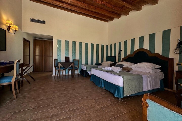 Room 9 of 72