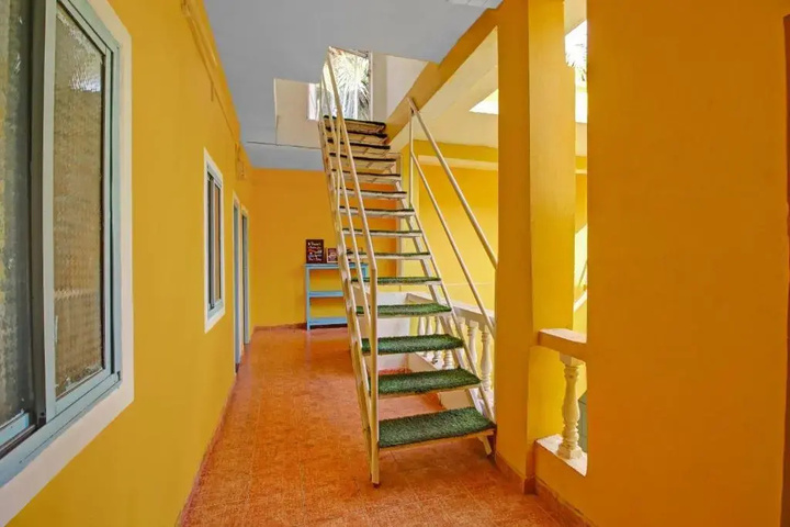 Room 10 of 13