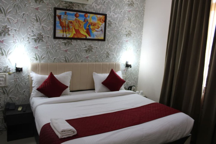 Room 6 of 11