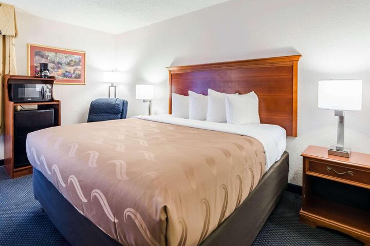 1 King Bed