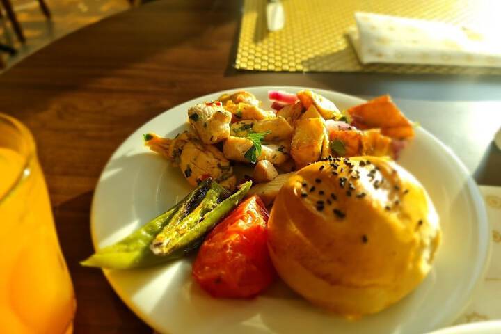 Dining 32 of 34