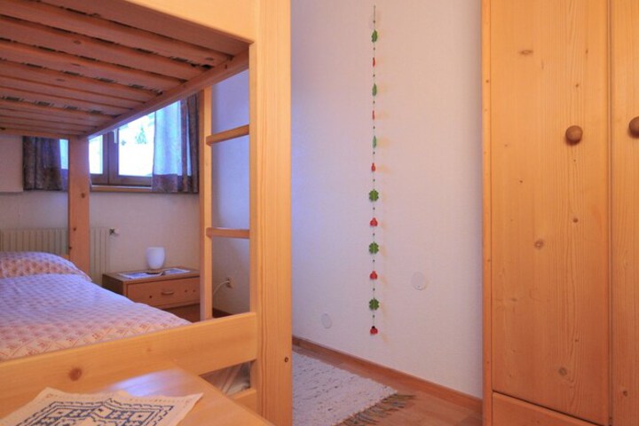 Room 10 of 36