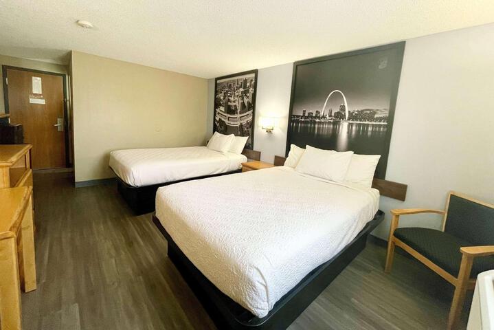 2 Double Beds (3 of 7)