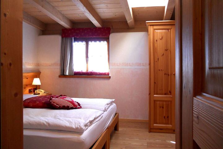Room 16 of 80
