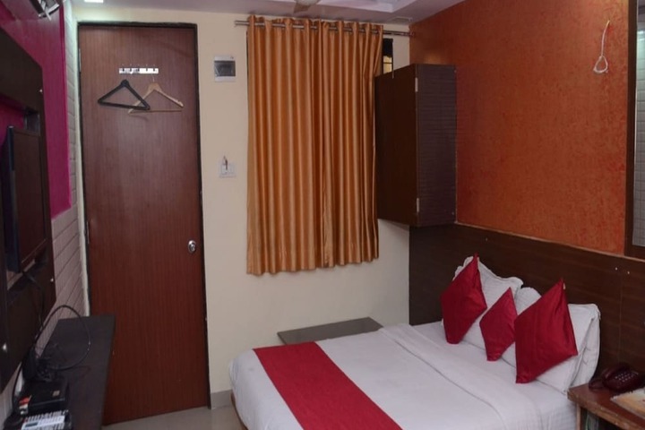Room 8 of 25