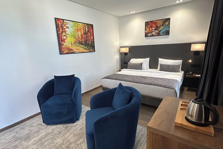 Room 10 of 25