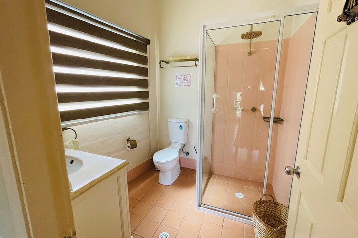 Room 105 of 214