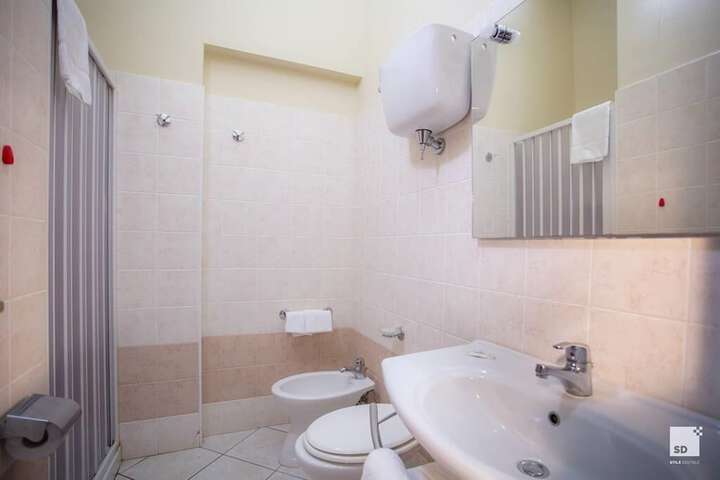 Room 44 of 119