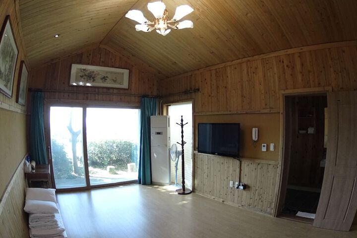Room 28 of 182