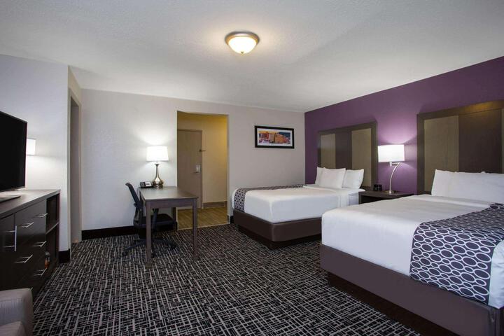 Double Accessible King Size Bed (5 of 9)