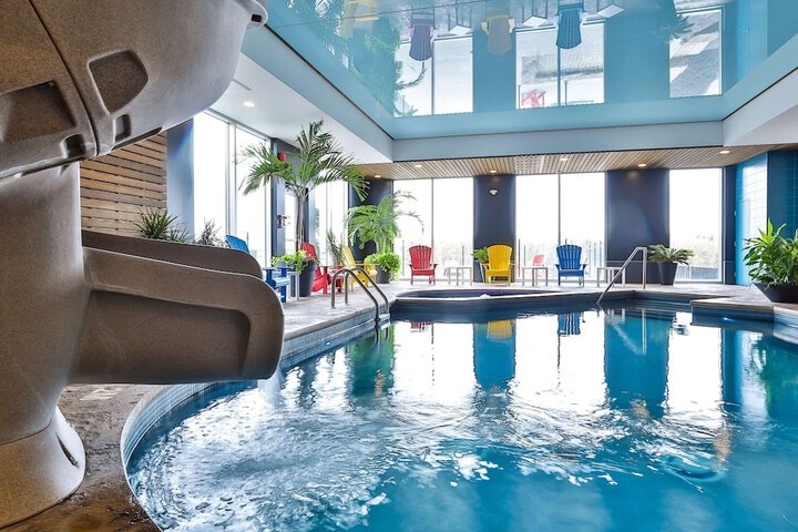 Hotel with Pool