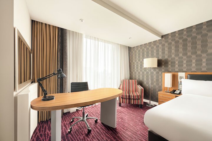 Room 25 of 137