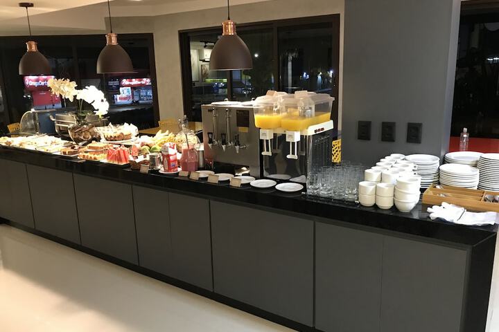 Breakfast/Coffee Service 23 of 42