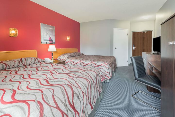 Room 10 of 25