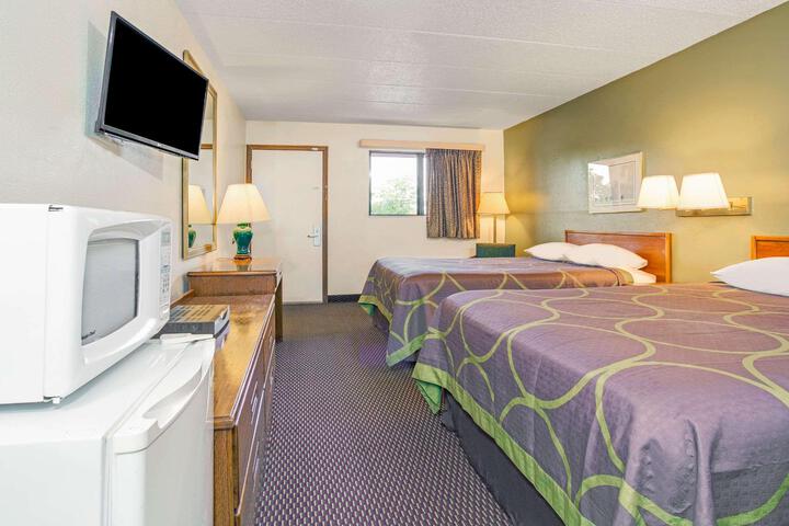 2 Double Beds (5 of 8)