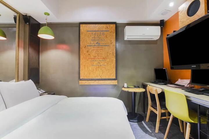 Room 27 of 41
