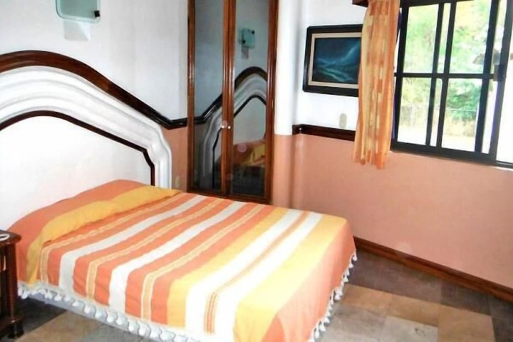 Room 7 of 36