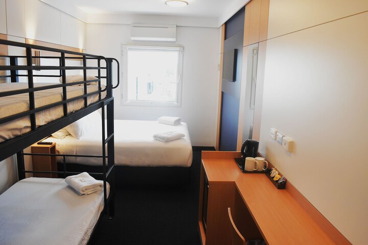 Room 9 of 35