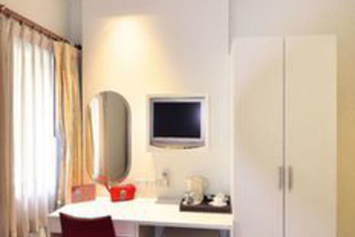 Room 18 of 21