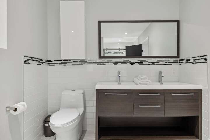 Room 322 of 402