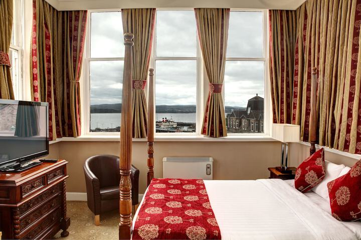 Room 11 of 35