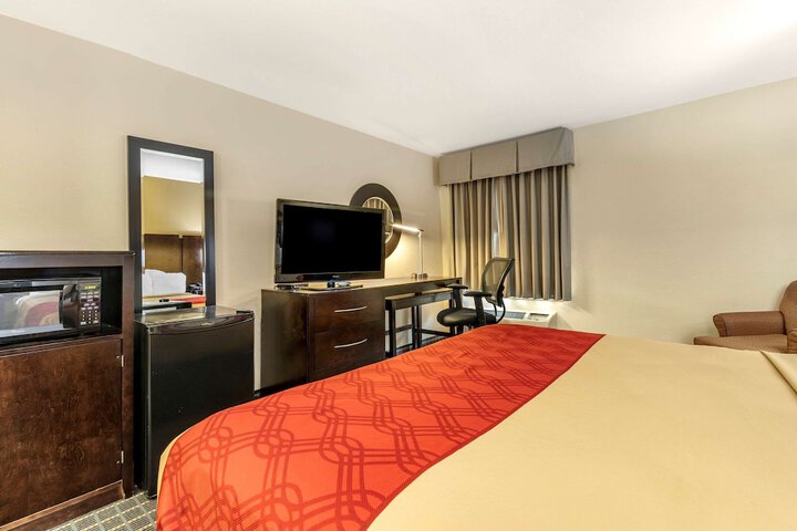 1 King Bed (1 of 16)