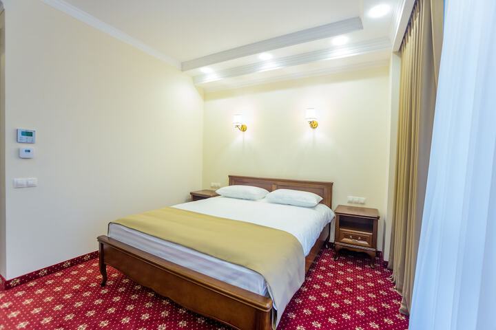 Room 27 of 49