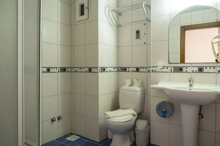 Room 13 of 37