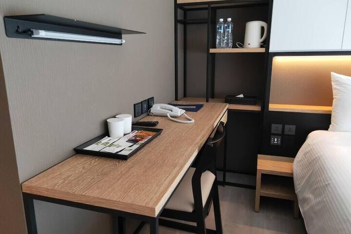 Room 11 of 28