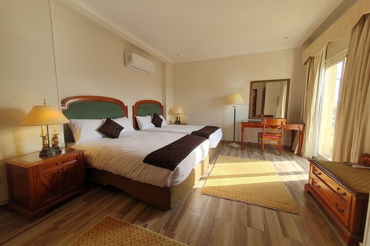 Room 6 of 34